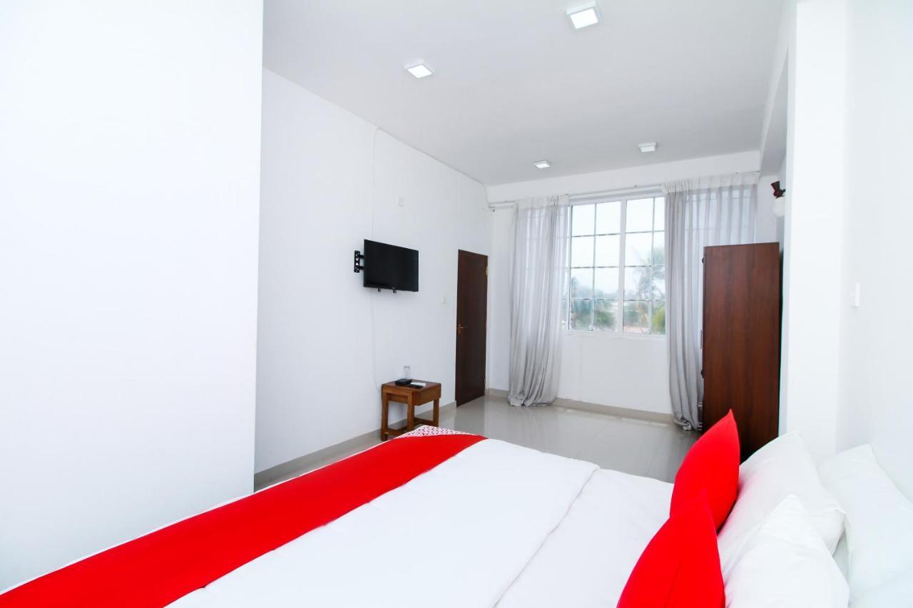 Hotel By The C Uswetakeiyawa Exterior foto