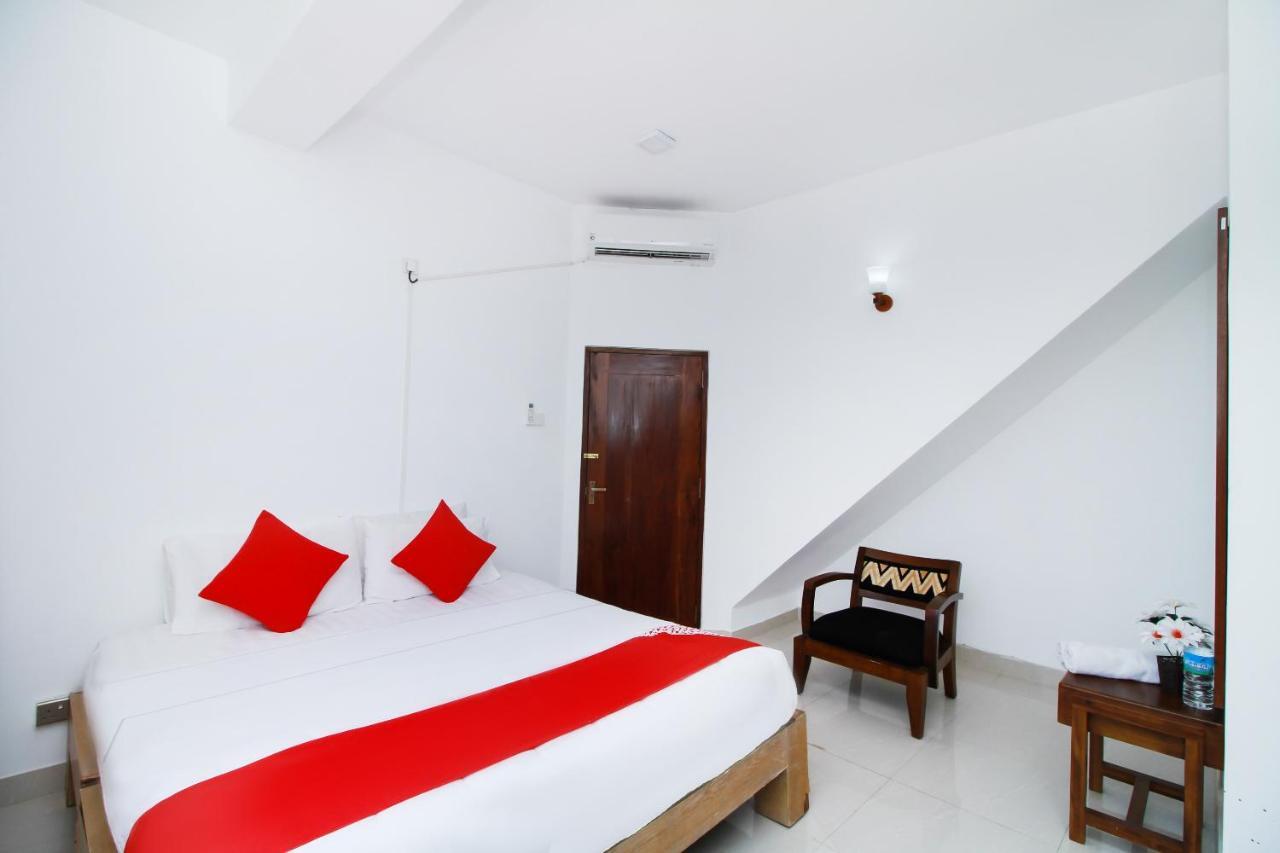 Hotel By The C Uswetakeiyawa Exterior foto