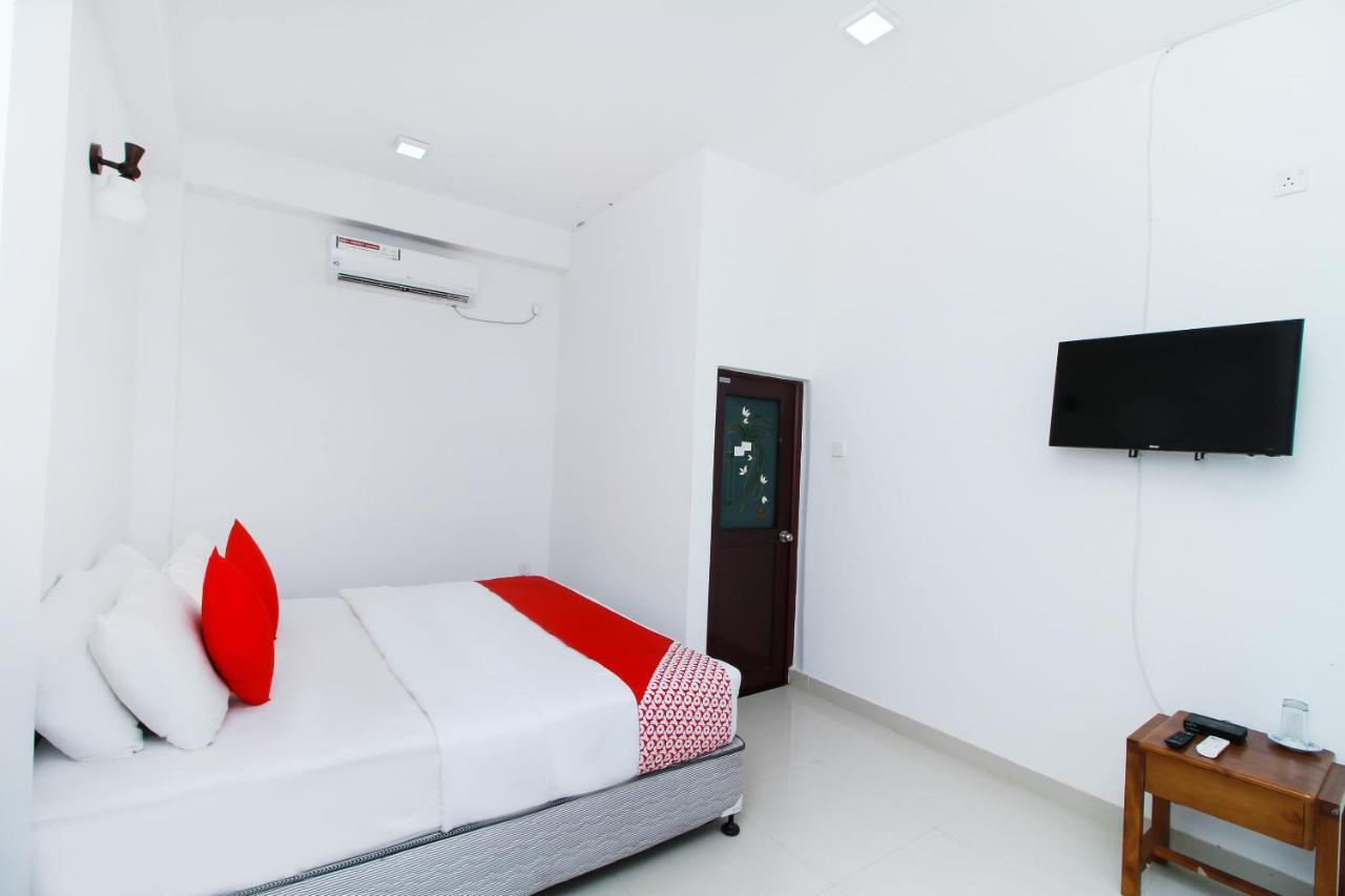 Hotel By The C Uswetakeiyawa Exterior foto
