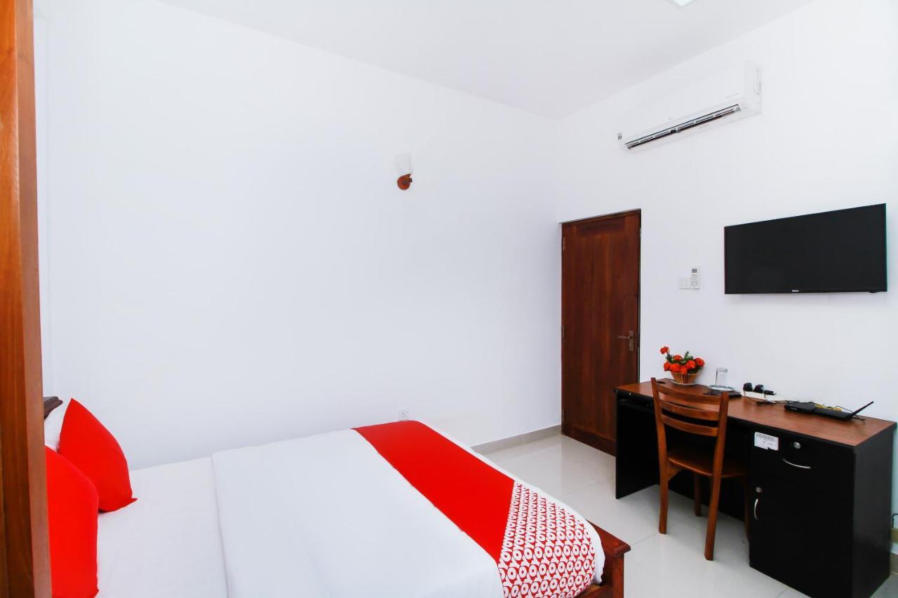 Hotel By The C Uswetakeiyawa Exterior foto